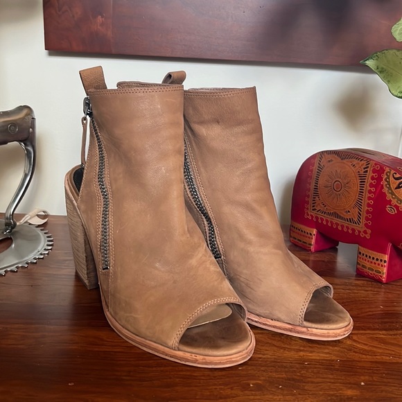 Dolce Vita Open Toe Ankle Boots - Picture 1 of 6